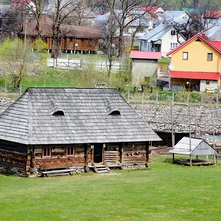 коло гір Hotel Kolochava