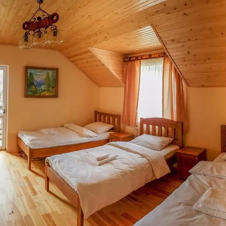 коло гір * Kolochava